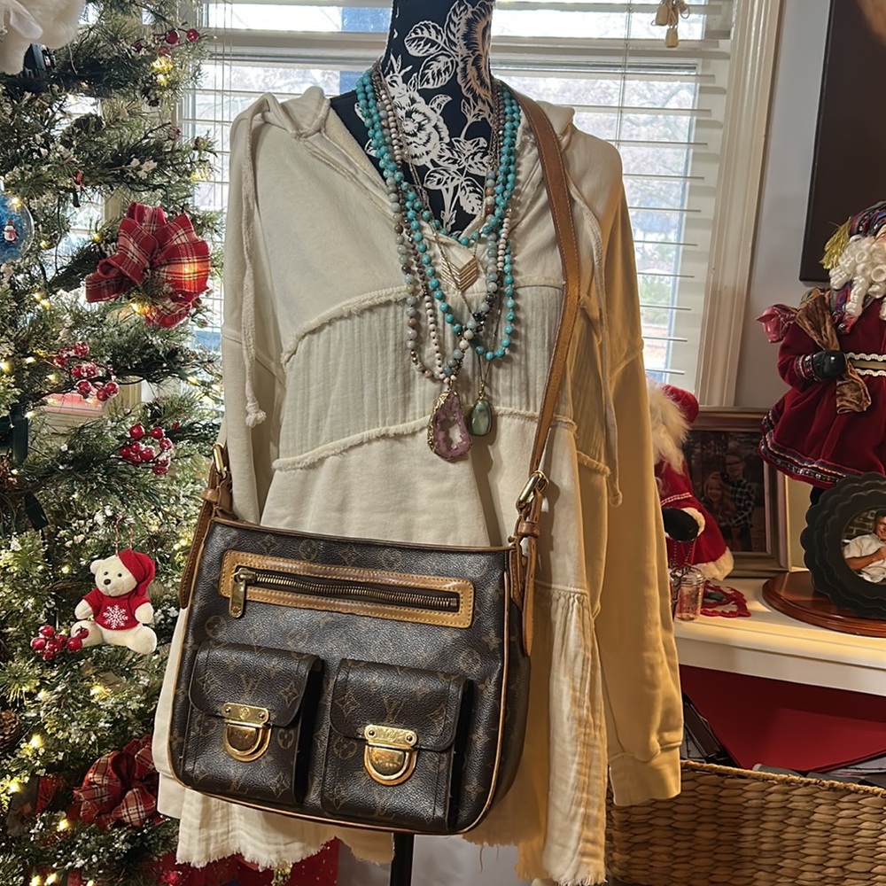 Stunning Louis Vuitton Hudson Crossbody
